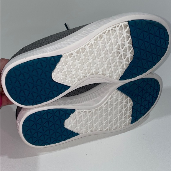 Vessi Weekend women’s 8 Charcoal Gray, Light gray and Teal Women's Sneakers - Picture 8 of 8